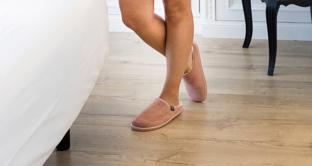 Calzamur Pink Slippers: Comfort and Style with Vulcanized Quality