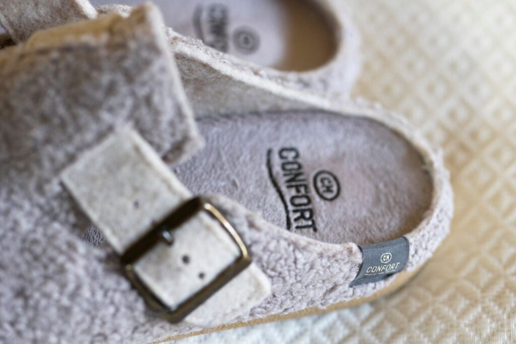 Calzamur's Comfortable Slippers: Quality and Comfort in Vulcanized House Slippers