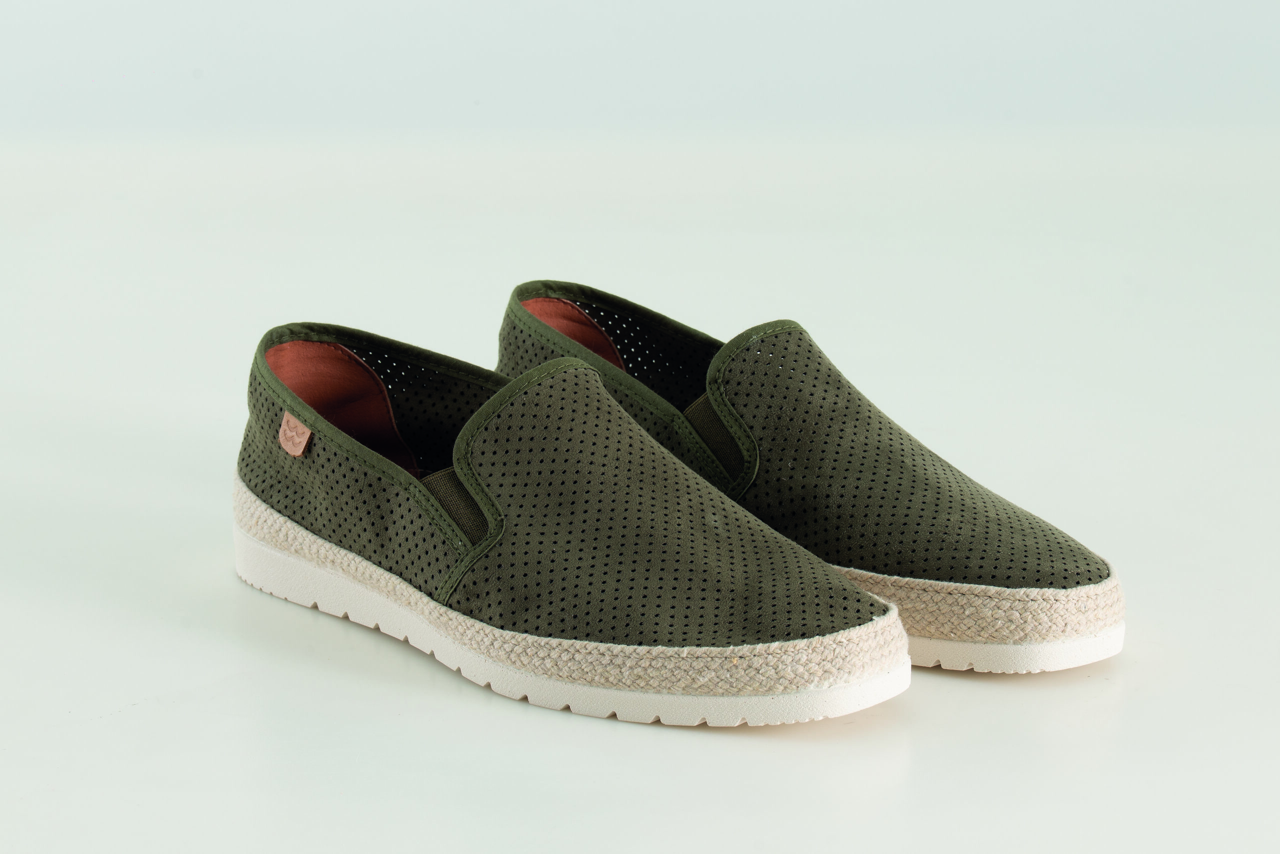 002 B 02319600 ULTRASUEDE PICADO T46 KAKI12